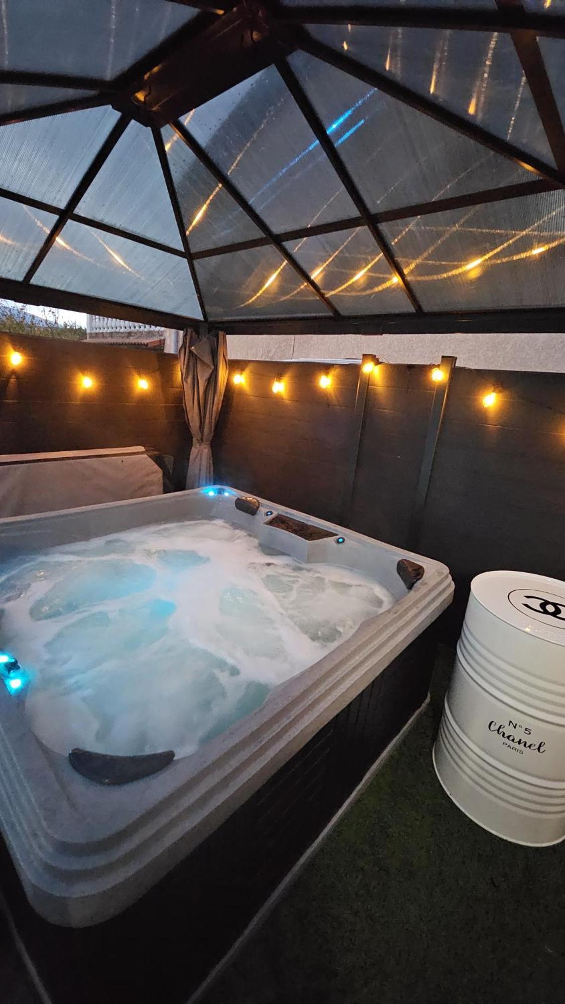 Hebergement Privee Jaccuzzi En Supplement Saint-Clair-du-Rhone Buitenkant foto