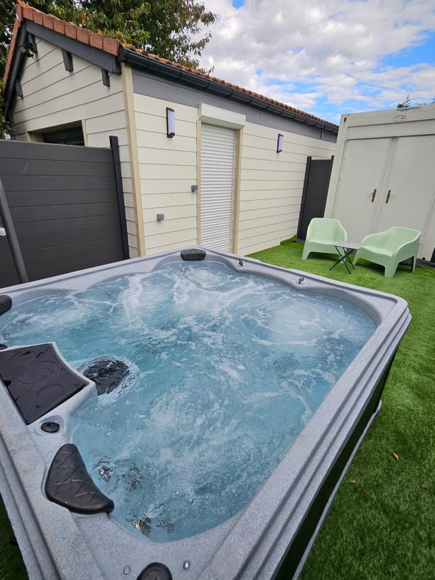 Hebergement Privee Jaccuzzi En Supplement Saint-Clair-du-Rhone Buitenkant foto